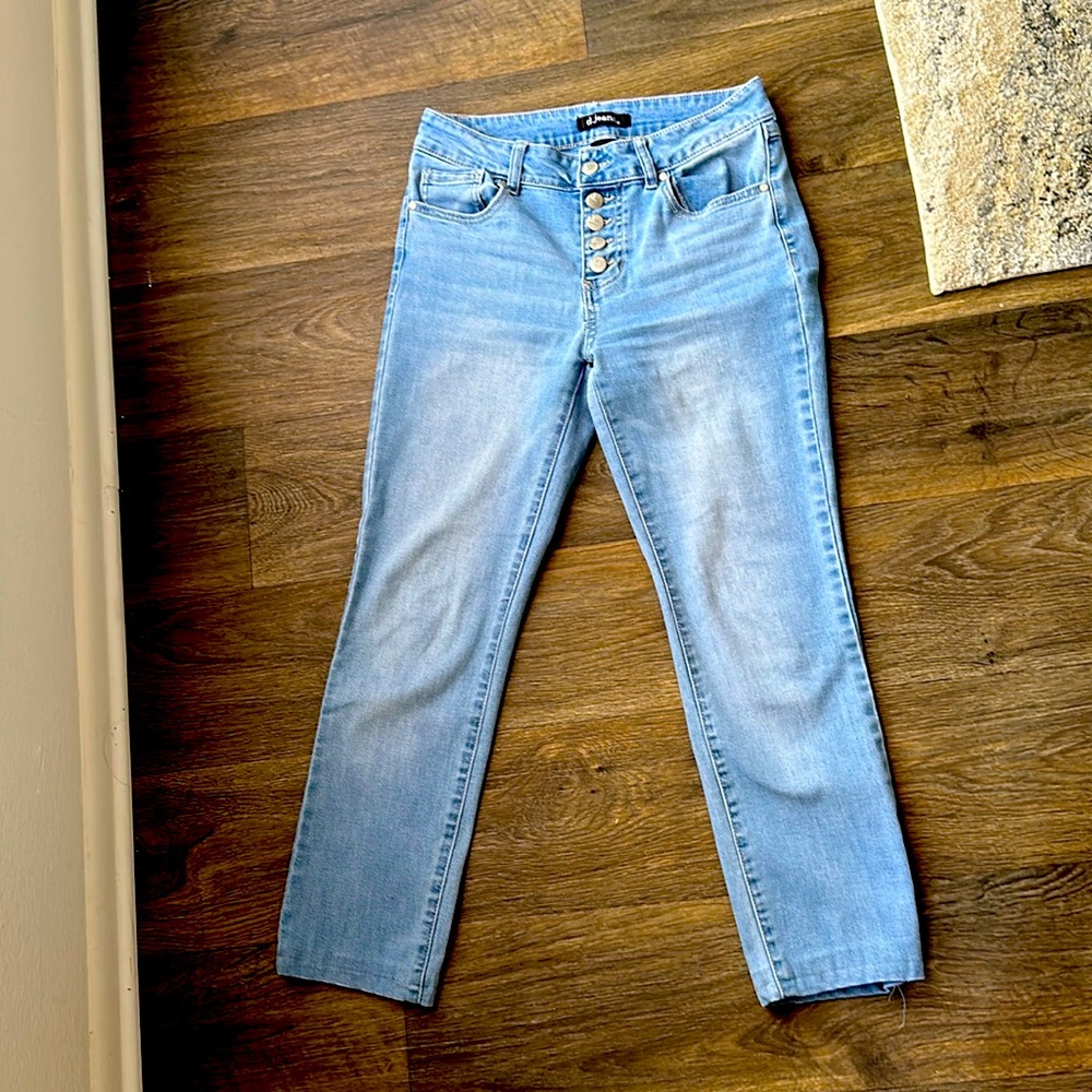 Stylish light-wash denim jeans from d. jeans, size 4.